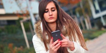 Silenciar tu teléfono puede causarte más estrés, no menos