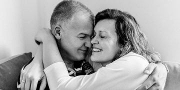 La relación de los abrazos y la felicidad