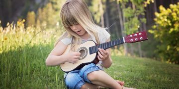 Existe un vínculo entre las actividades artísticas extracurriculares y las mejores calificaciones