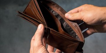 ¿La escasez lleva a la gente a mentir?