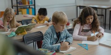 Los escolares en las aulas donde se pueden ver árboles son menos propensos a la agresión, el desafío y el incumplimiento de las reglas