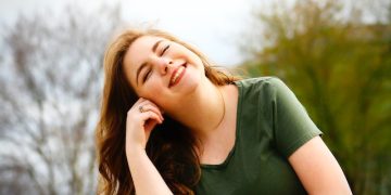 Existe evidencia de que la atracción inconsciente de los hombres se debe a las señales de fertilidad en los rostros de las mujeres