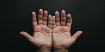 Se encontró una conexión entre las proporciones de longitud de los dedos y los rasgos psicopatológicos
