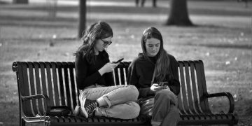 Las redes sociales, la adicción a Internet y el “phubbing” influyen en la salud mental