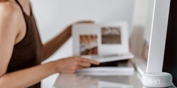 Las cualidades humanas de los asistentes de voz influyen en los hábitos de compra