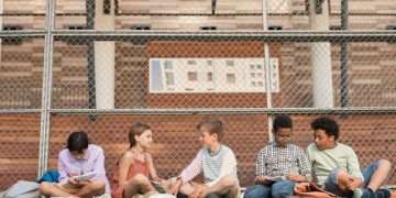 Tener más amigos en la escuela parece tener un efecto protector contra los problemas de salud mental