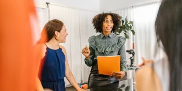 El sesgo anti-mujer en las solicitudes de empleo ha disminuido con el tiempo