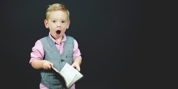 Leer en voz alta mejora la memoria, pero no la comprensión