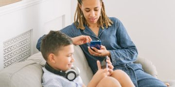 Todas las distracciones dañan los vínculos entre padres e hijos