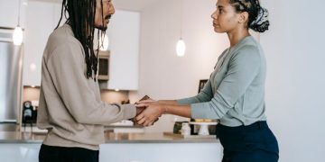 Cómo las interacciones parasociales influyen en nuestra empatía