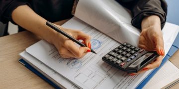 Las intervenciones financieras tienen un efecto positivo entre los adultos con enfermedades mentales y trastornos por consumo de sustancias