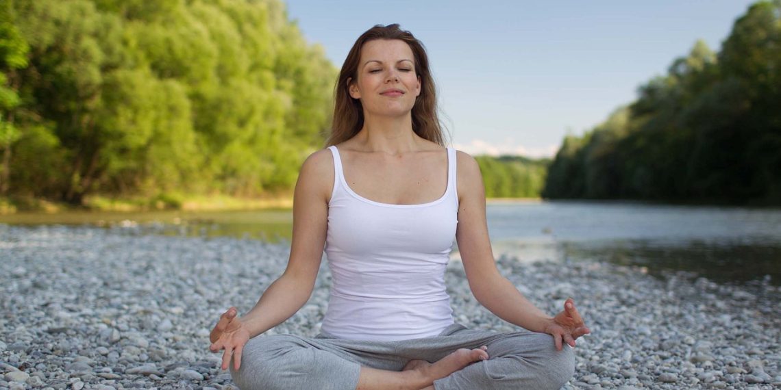 El yoga de la risa mejora el bienestar y reduce el estrés