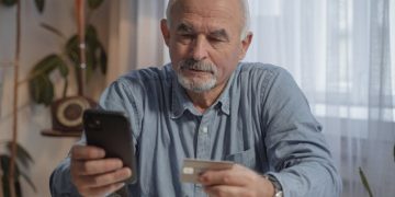 Descubren un sutil comportamiento cotidiano que indica el riesgo de Alzheimer