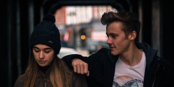 Expresar negatividad mejora el apoyo de las parejas románticas