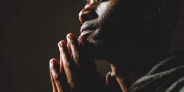 ¿Puede la fe domar el ego en el trabajo?